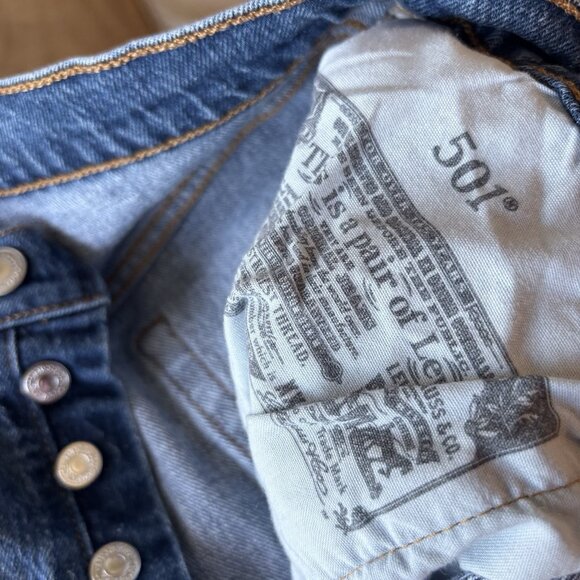 Levi's Womens 501 Button Fly Blue Denim Raw Hem Jeans Sz 28 (FITS LIKE A 26) - Picture 13 of 16